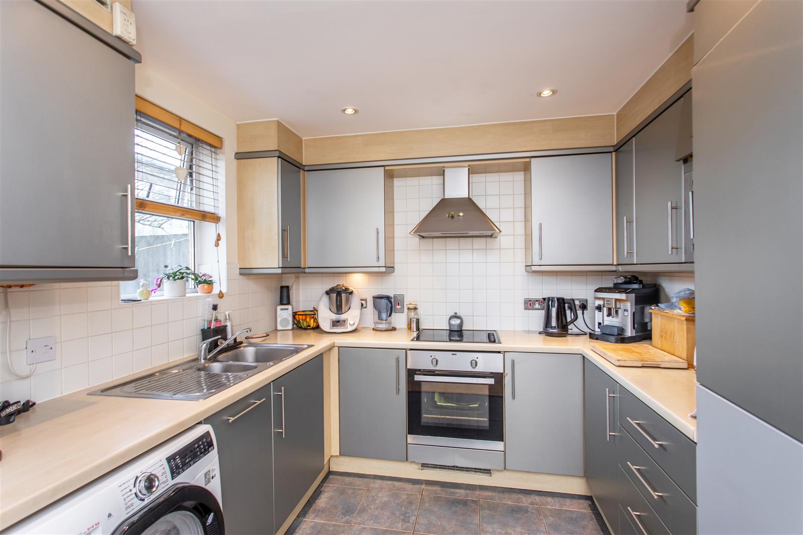 2 bed property in Clifden Mews, Hackney